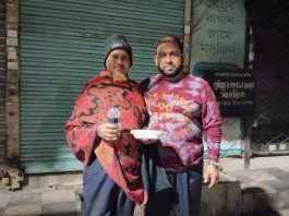 শীত যেন আসতেই শুরু করেছে, আর তার সঙ্গে বেড়ে চলছে পথের ধারে থাকা অসহায় মানুষের কষ্ট।