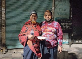 শীত যেন আসতেই শুরু করেছে, আর তার সঙ্গে বেড়ে চলছে পথের ধারে থাকা অসহায় মানুষের কষ্ট।